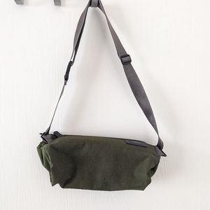 Bellroy sling bag